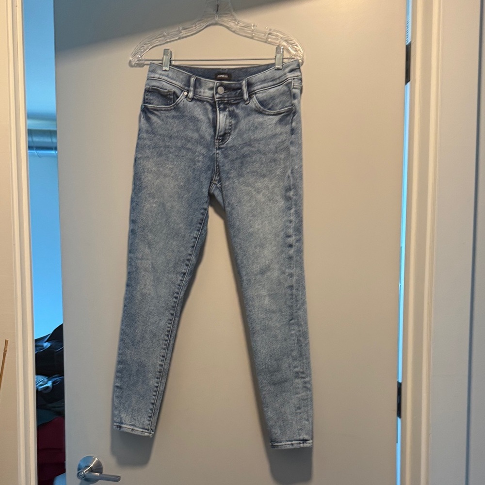 Express Women's Light Wash Skinny Jeans
